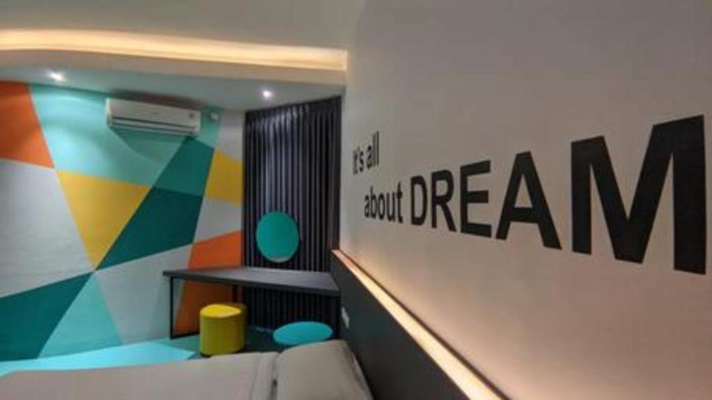 Alexander Hotel Tegal Buitenkant foto