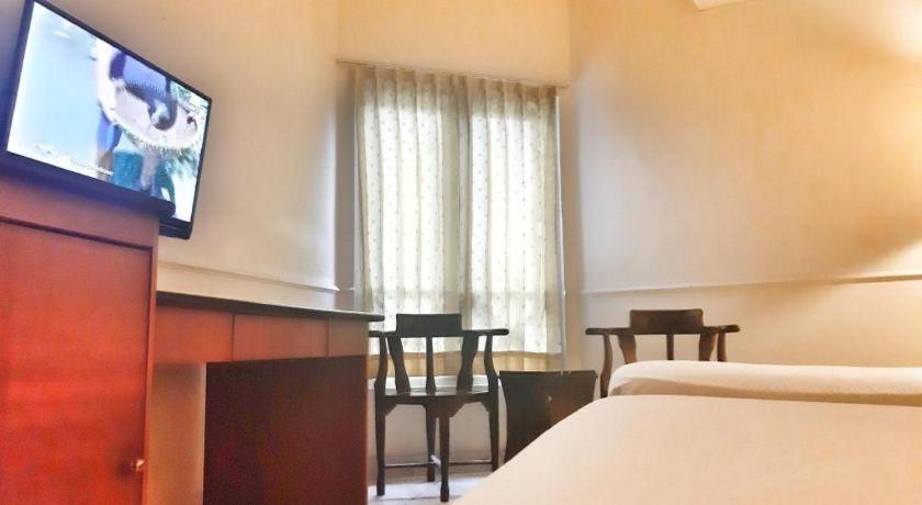 Alexander Hotel Tegal Buitenkant foto
