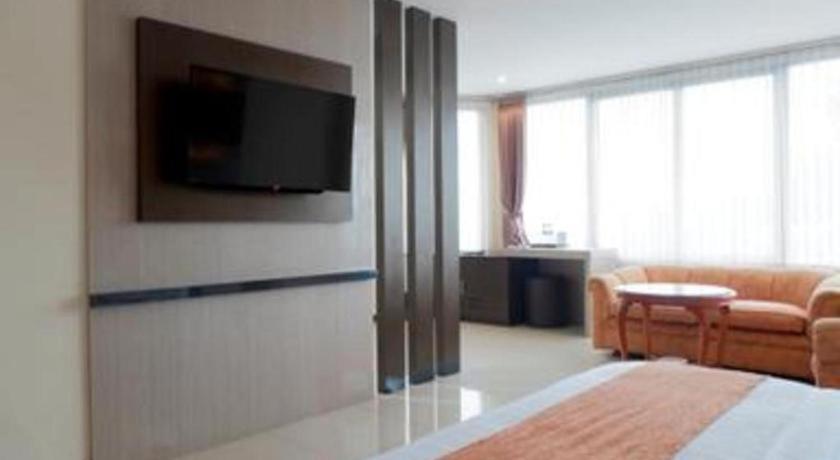Alexander Hotel Tegal Buitenkant foto