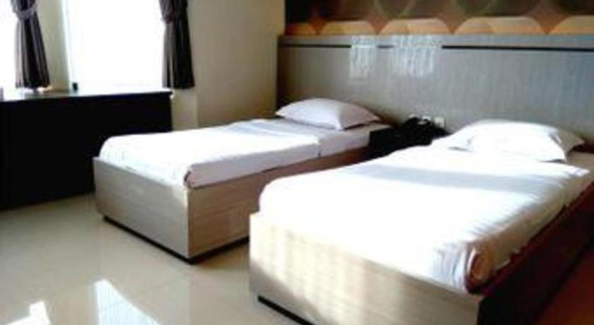 Alexander Hotel Tegal Buitenkant foto