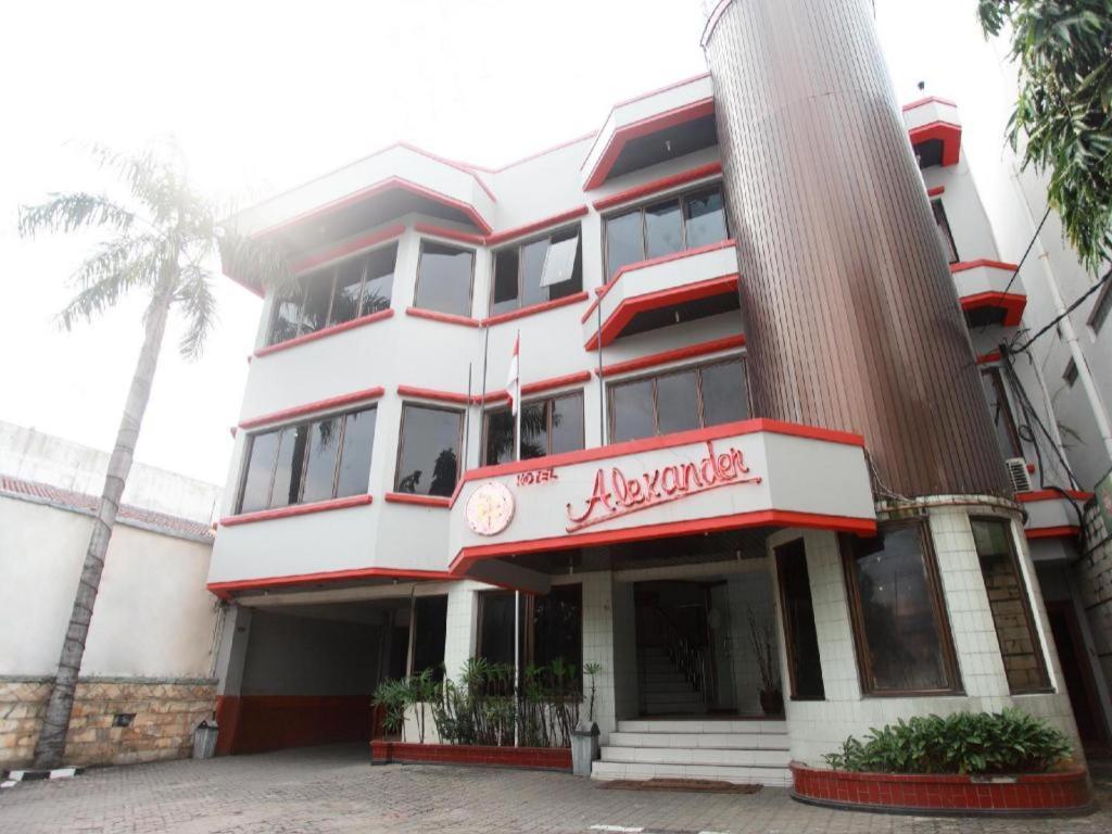 Alexander Hotel Tegal Buitenkant foto