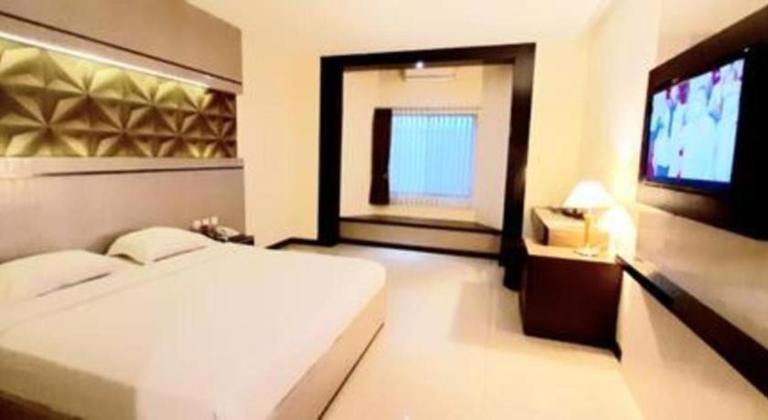 Alexander Hotel Tegal Buitenkant foto